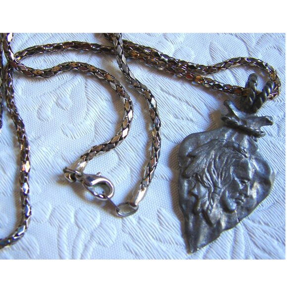Vtg Native American NECKLACE Pewter Arrowhead w/Warrior Emblem, 30" Chain E42a - Picture 5 of 5